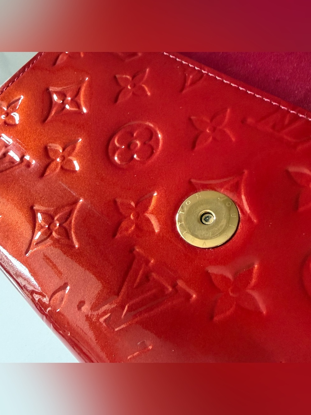 Louis Vuitton Pomme D’Amour Monogram Vernis Rossmore MM Clutch Bag - Picture 13 of 16